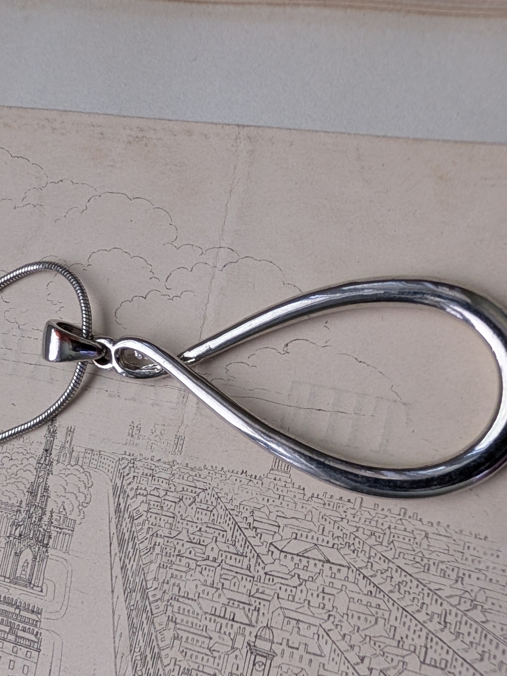 Vintage Silvertone Teardrop Pendant Necklace - Women Jewelry - Picture 11 of 12
